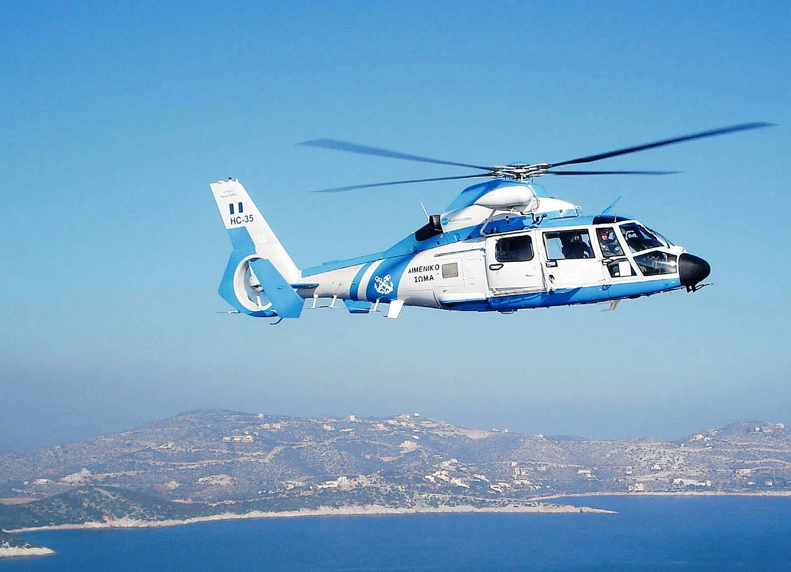 Πάτρα: Κινηματογραφικές σκηνές με σκάφη και ελικόπτερο από επιχείριση του λιμενικού για τον εντοπισμό διακινητών ναρκωτικών (εικόνες)